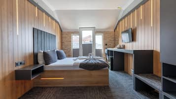 Family Suite, Sea View | 1 bedroom, premium bedding, minibar, in-room safe