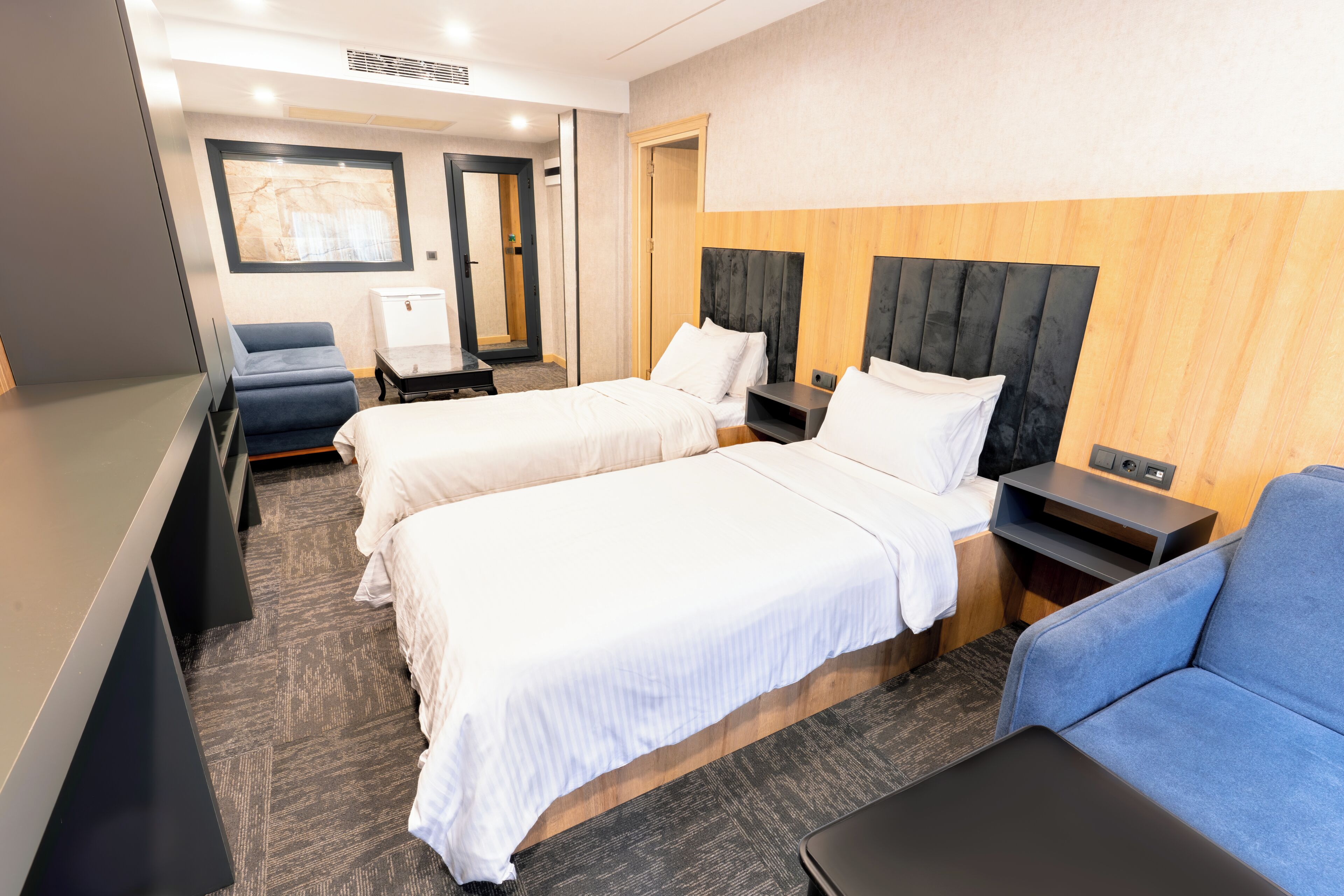 Ropa de cama de alta calidad y minibar 