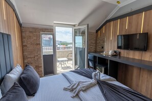 Family Suite, Sea View | Premium bedding, minibar, in-room safe, desk