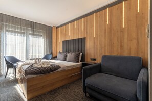 Standard Room, City View | Premium bedding, minibar, in-room safe, desk