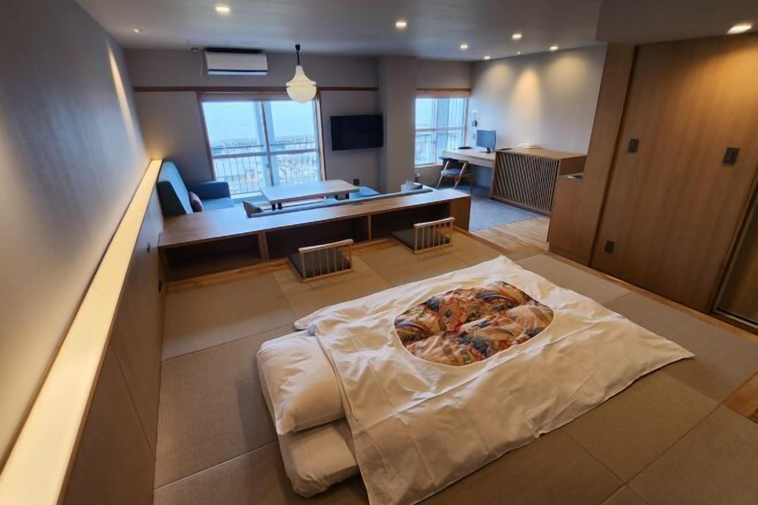 客房内保险箱、办公桌、免费 WiFi、床单