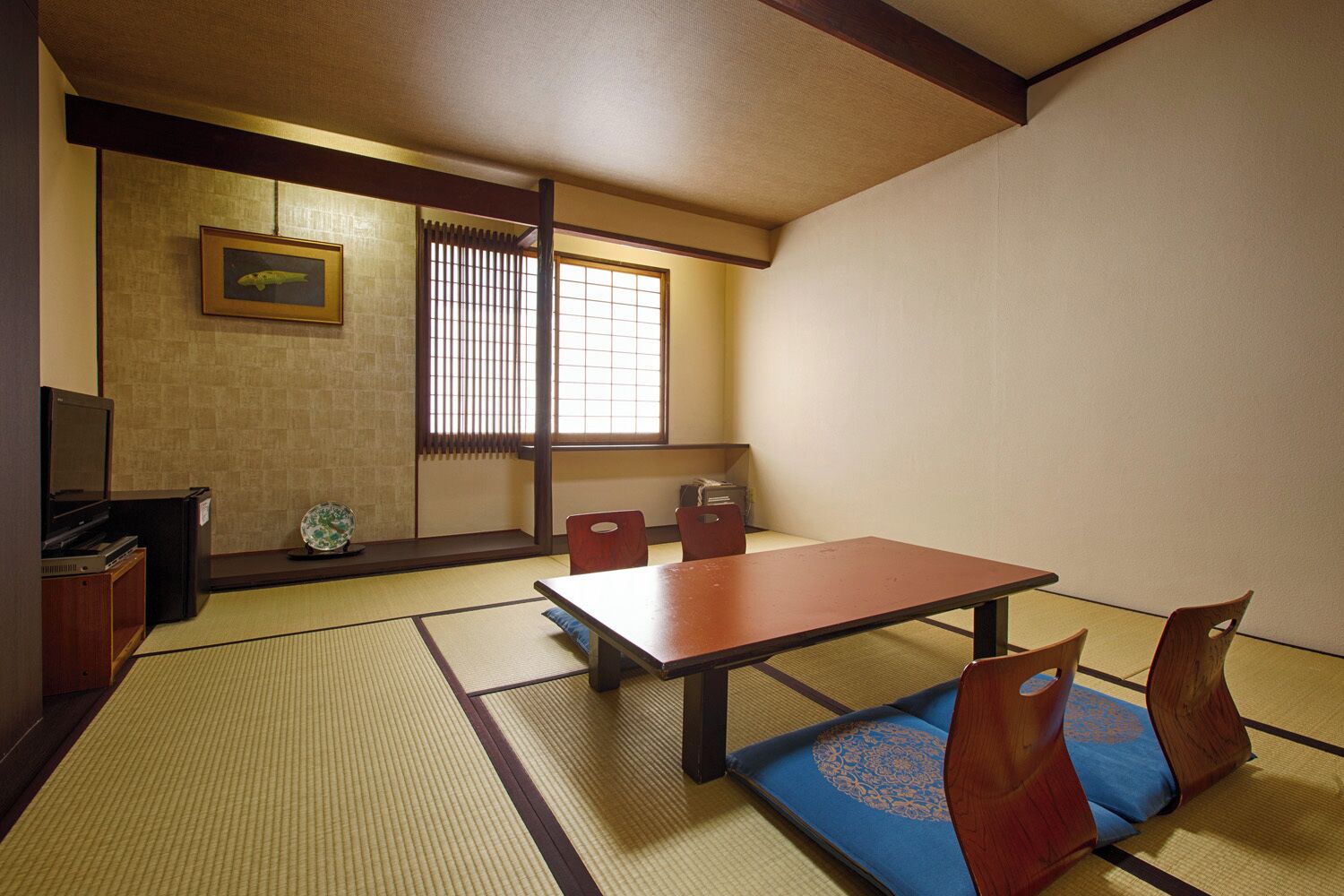 エコノミー和室共用バスルーム 禁煙 3階～4階 28sqm | セーフティボックス (室内)、デスク、WiFi (無料)、ベッドシーツ