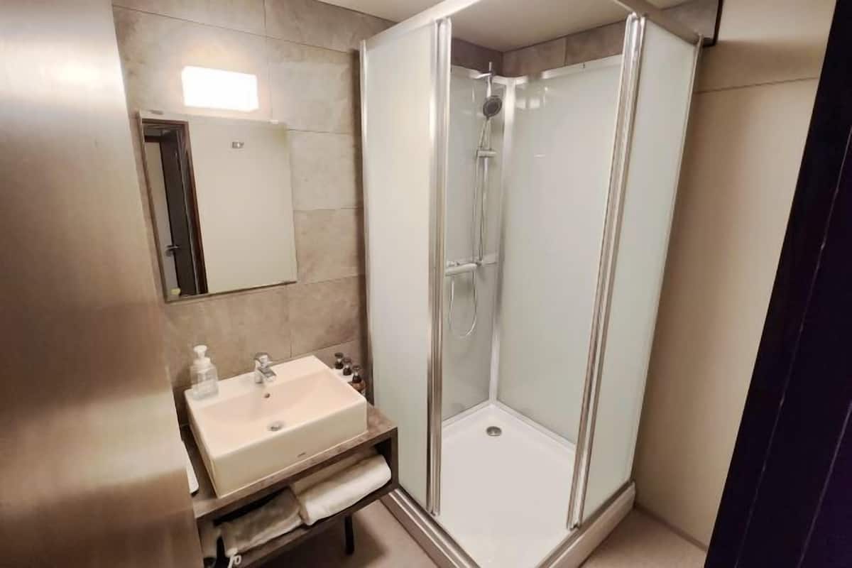 Bagno | Combinazione doccia/vasca, set di cortesia gratuito, asciugacapelli