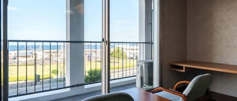 In-room safe, desk, free WiFi, bed sheets