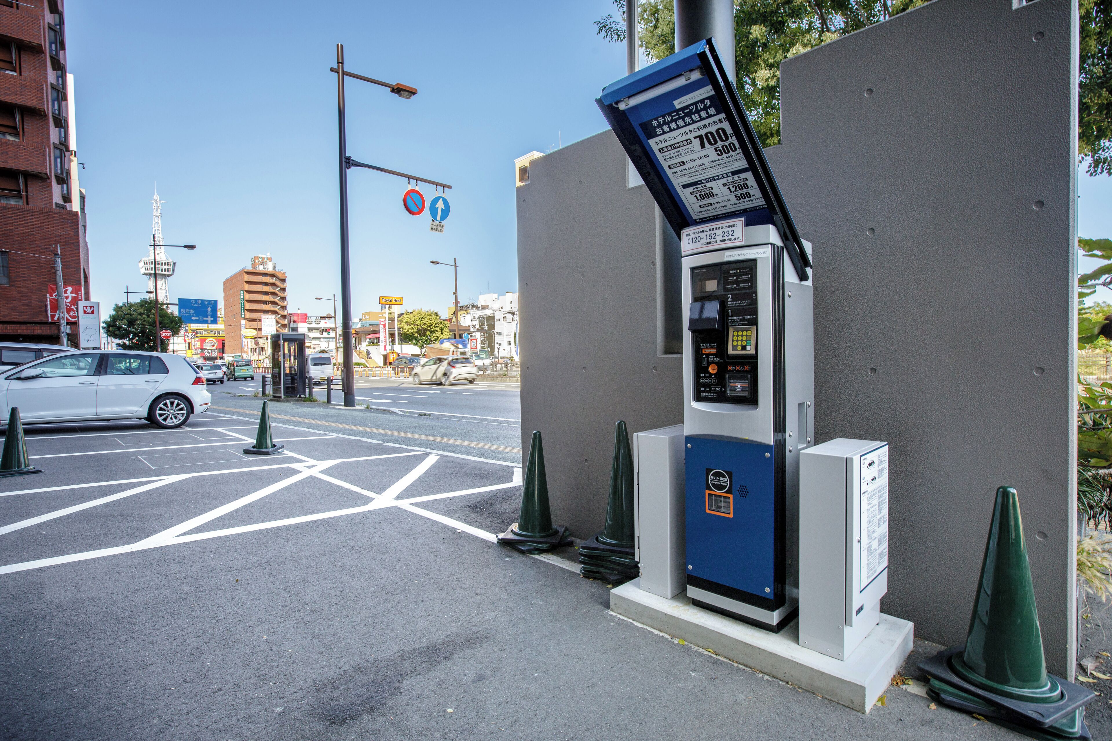 Self parking (JPY 700 per stay)