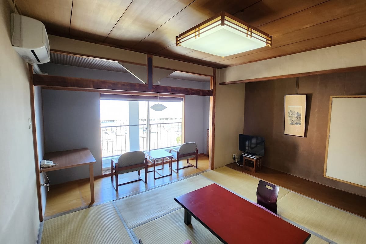 In-room safe, desk, free WiFi, bed sheets