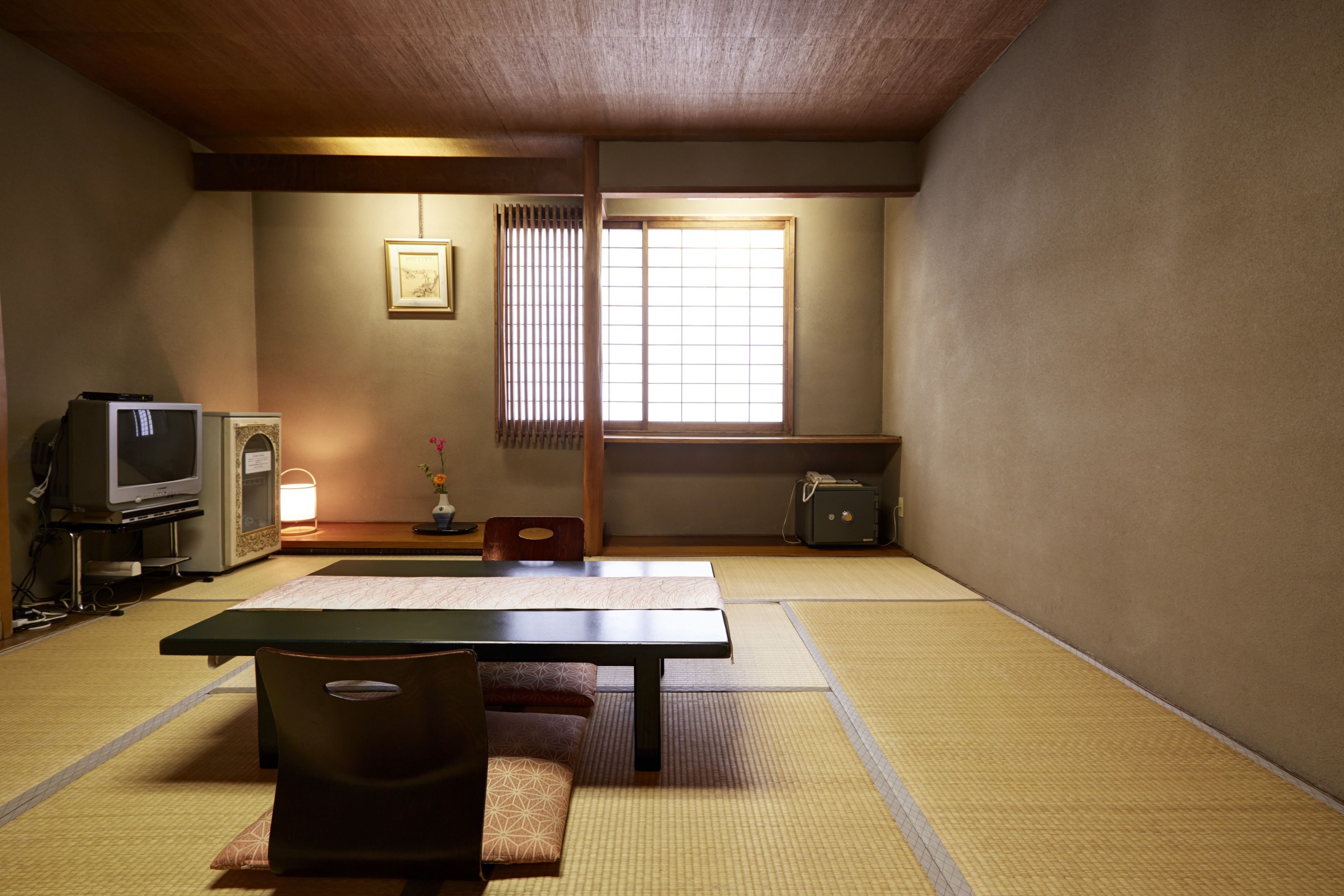 Caja de seguridad en la habitación, escritorio y wifi gratis 