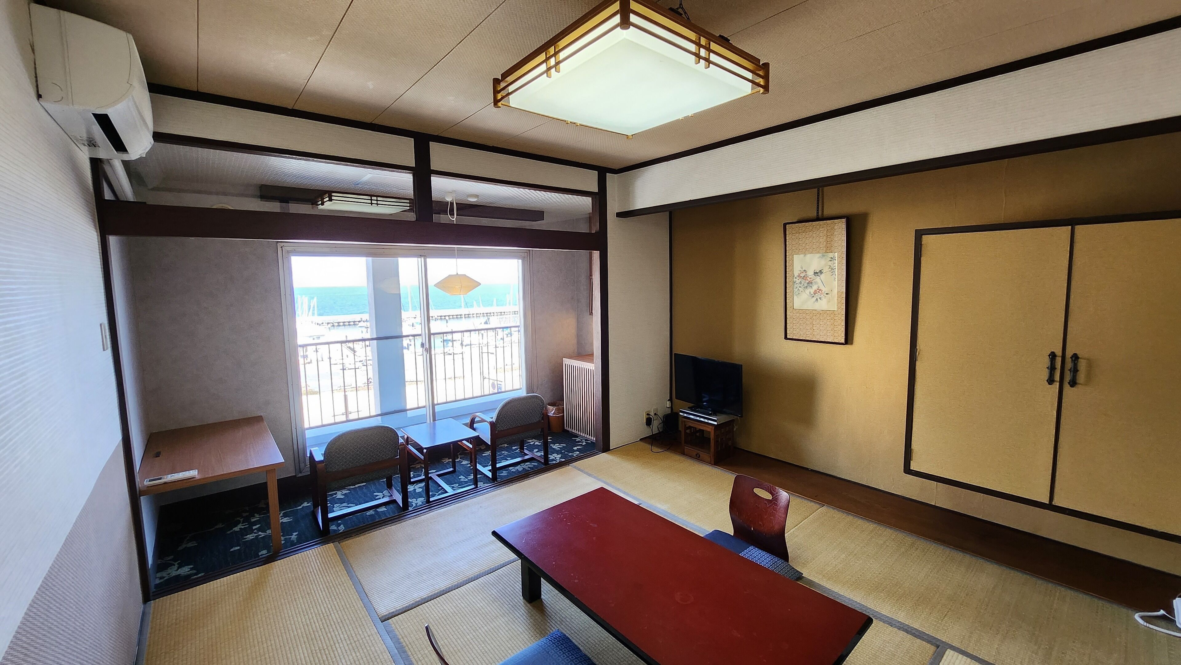 和室スタンダード12畳28sqm 禁煙 (別府湾側5-6階バスタブ付) | セーフティボックス (室内)、デスク、WiFi (無料)、ベッドシーツ