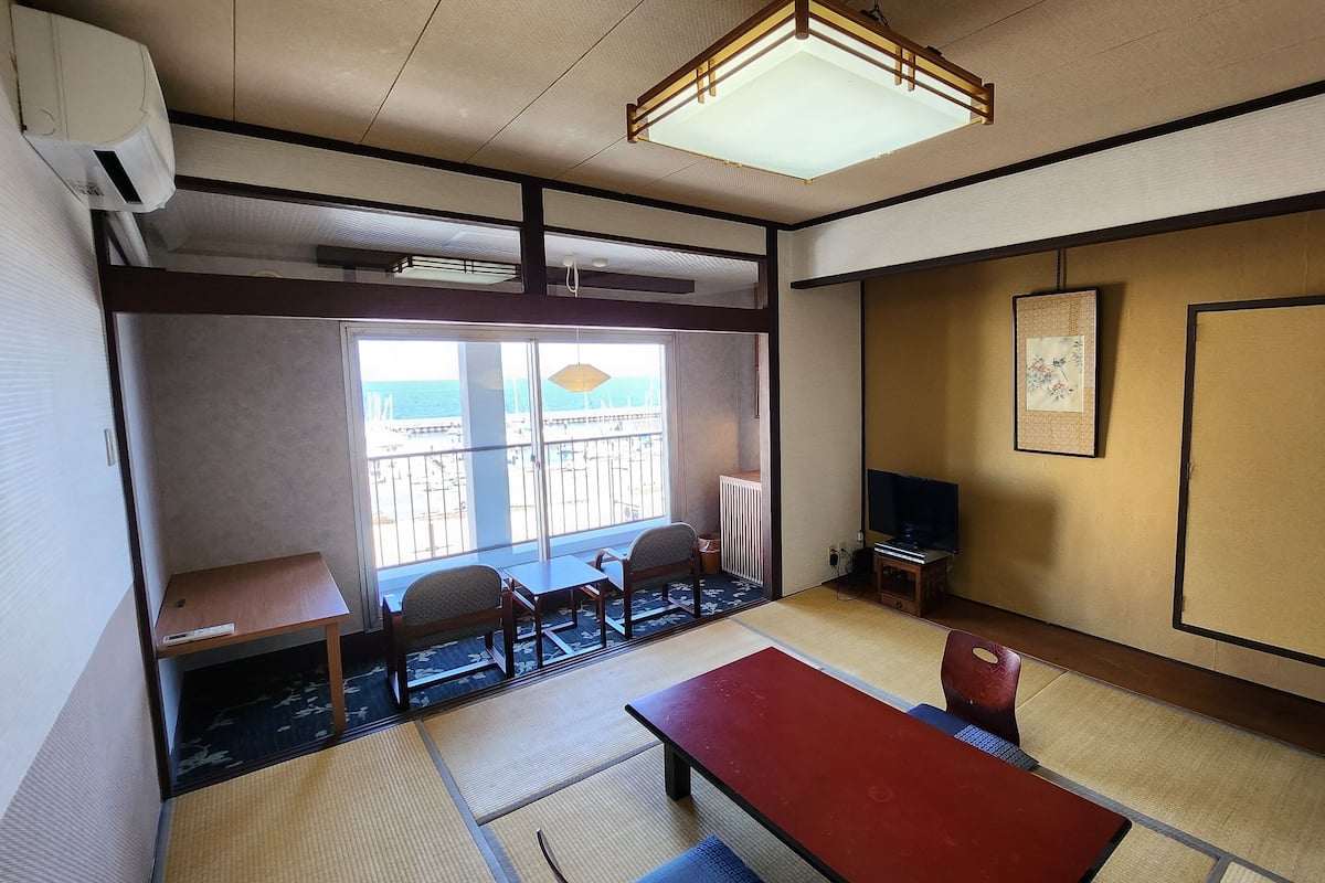 In-room safe, desk, free WiFi, bed sheets