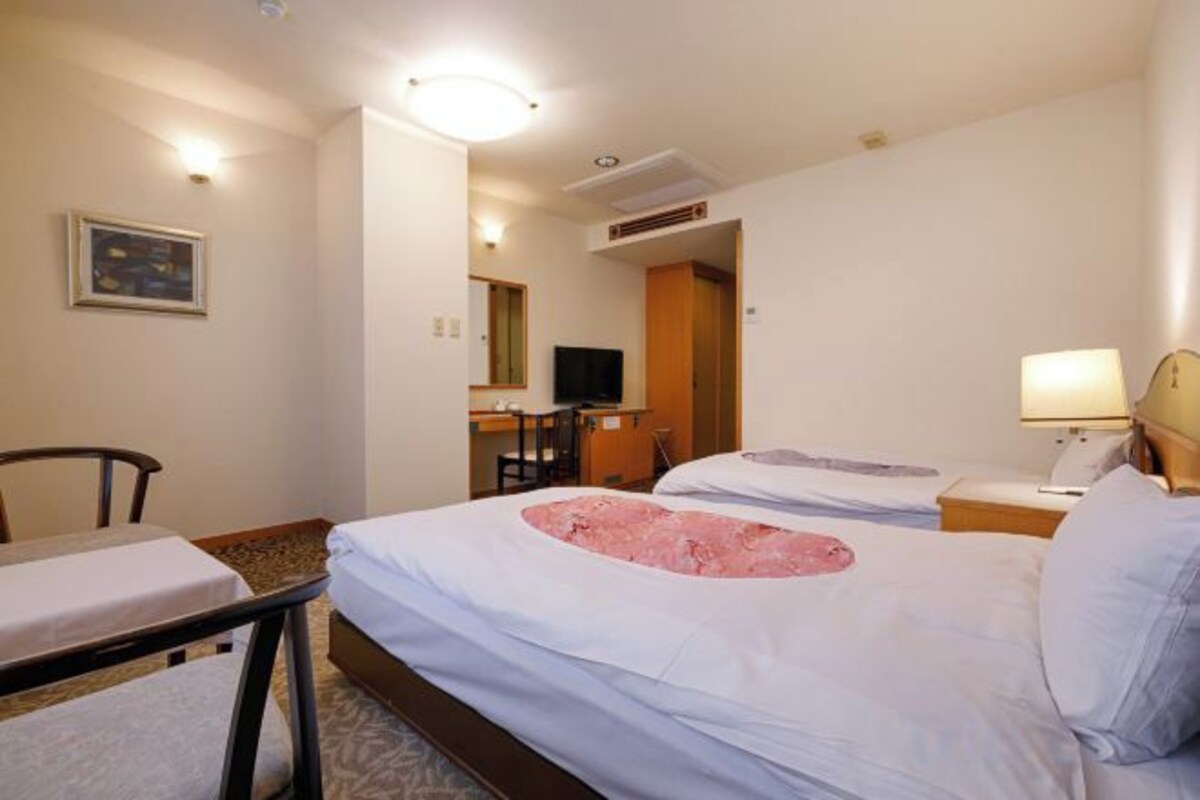 In-room safe, desk, WiFi (free), bed sheets