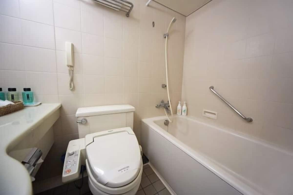 Bagno | Combinazione doccia/vasca, set di cortesia gratuito, asciugacapelli