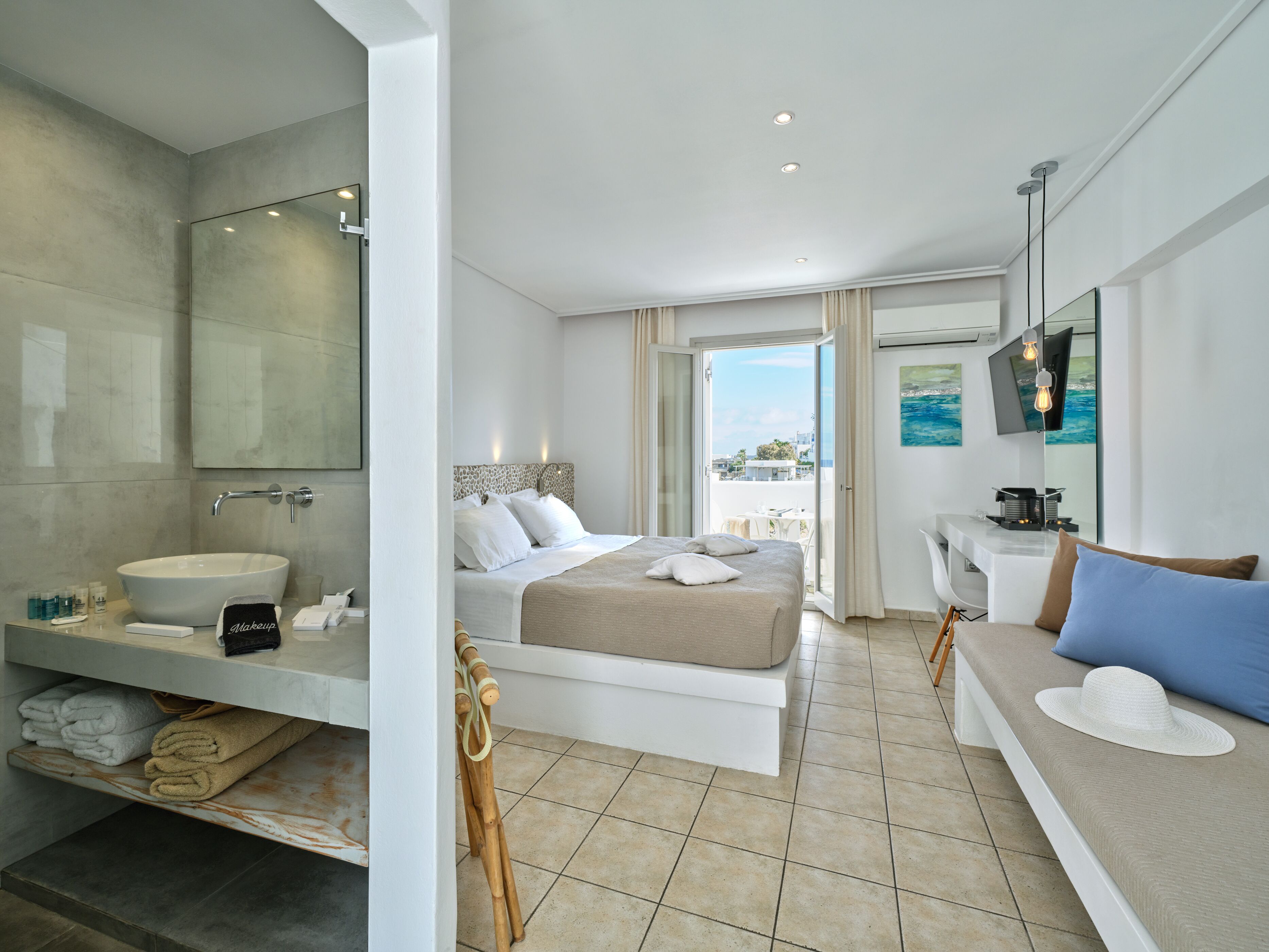 deluxe room, balcony | 1 bedroom, premium bedding, in-room safe, iron/ironing board