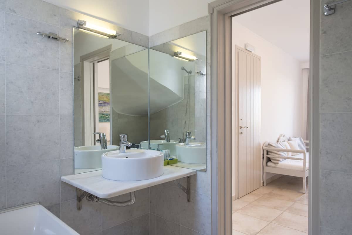 family suite, 2 bedrooms, balcony, sea view | bathroom sink