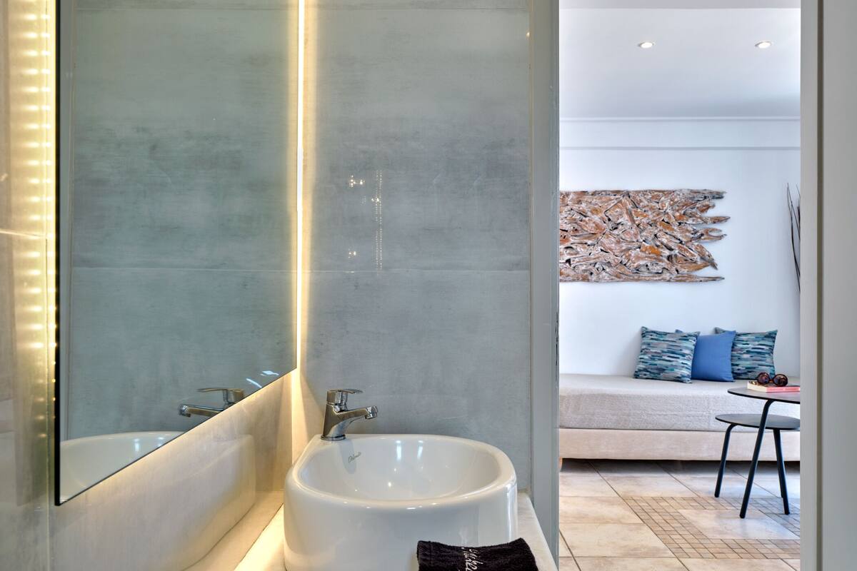 junior suite, 1 bedroom, balcony, sea view | bathroom | free toiletries, hair dryer, bathrobes, slippers