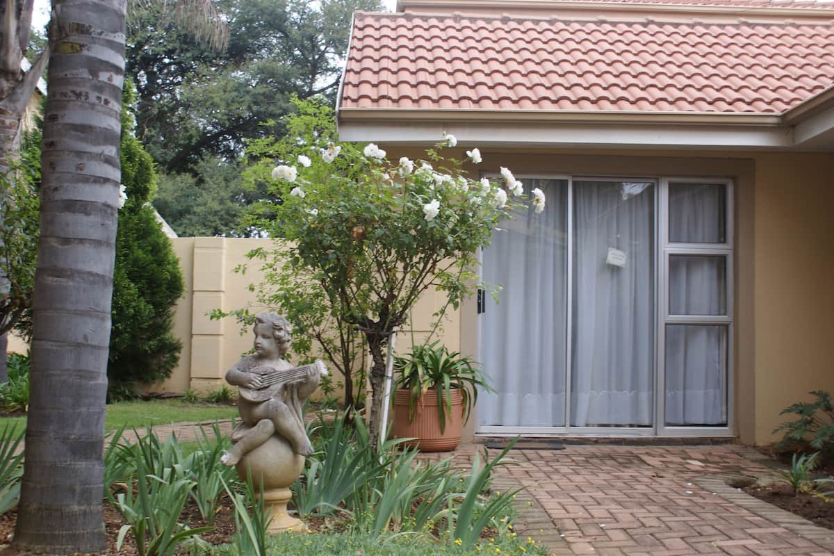 Standard Twin Room (Shower) | Terrace/patio