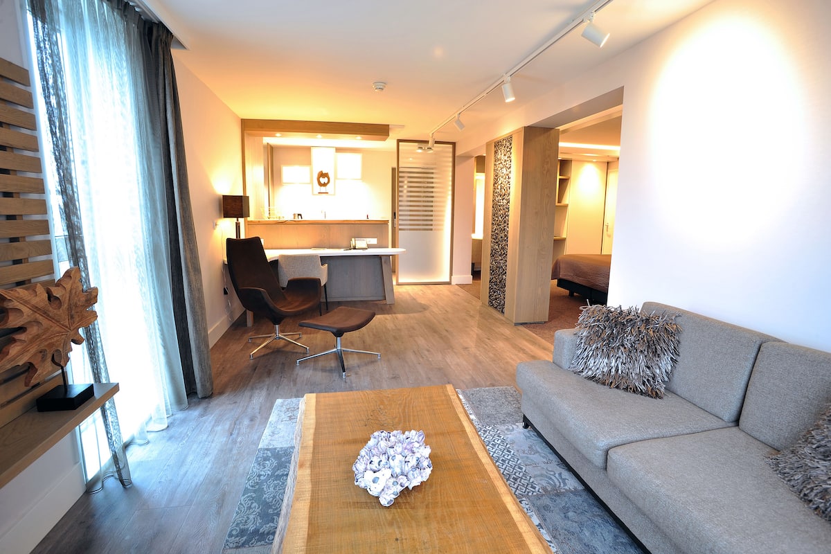 suite, sea view | in-room safe, cots/infant beds, free wifi, bed sheets