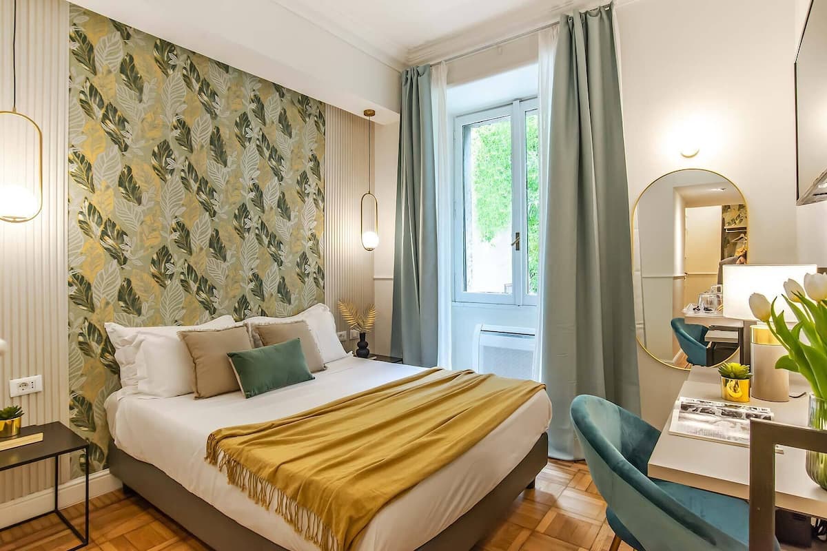 Chambre Double | Minibar, coffres-forts dans les chambres, bureau