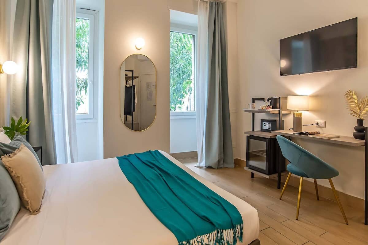 Chambre Double ou avec lits jumeaux | Minibar, coffres-forts dans les chambres, bureau