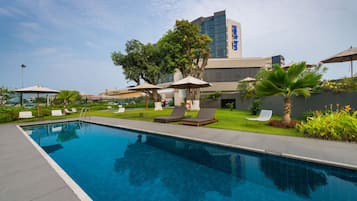 3 outdoor pools, pool umbrellas, sun loungers