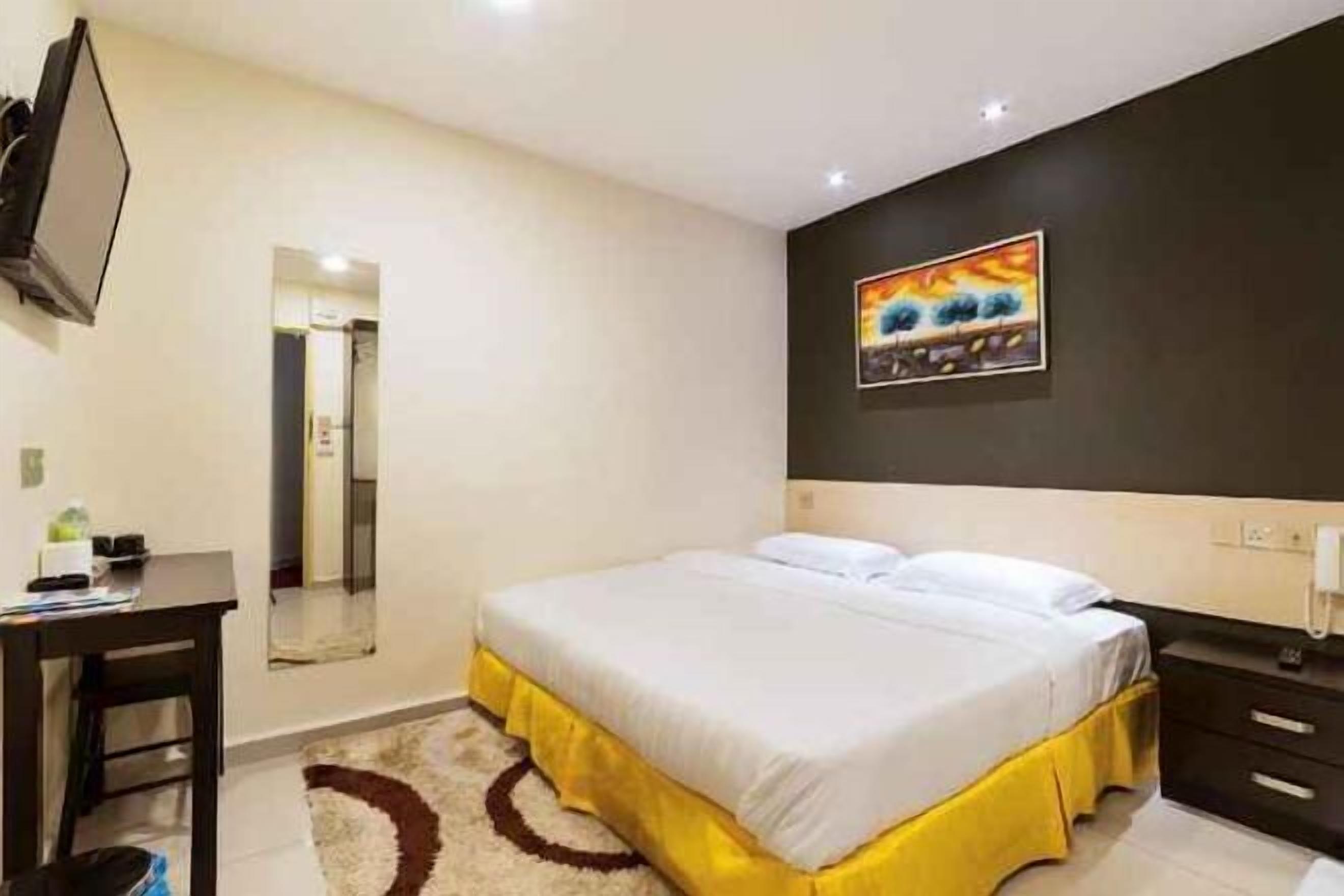 In-room safe, free WiFi, bed sheets