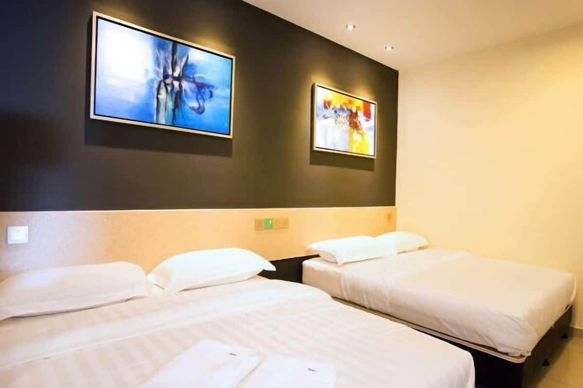 In-room safe, free WiFi, bed sheets