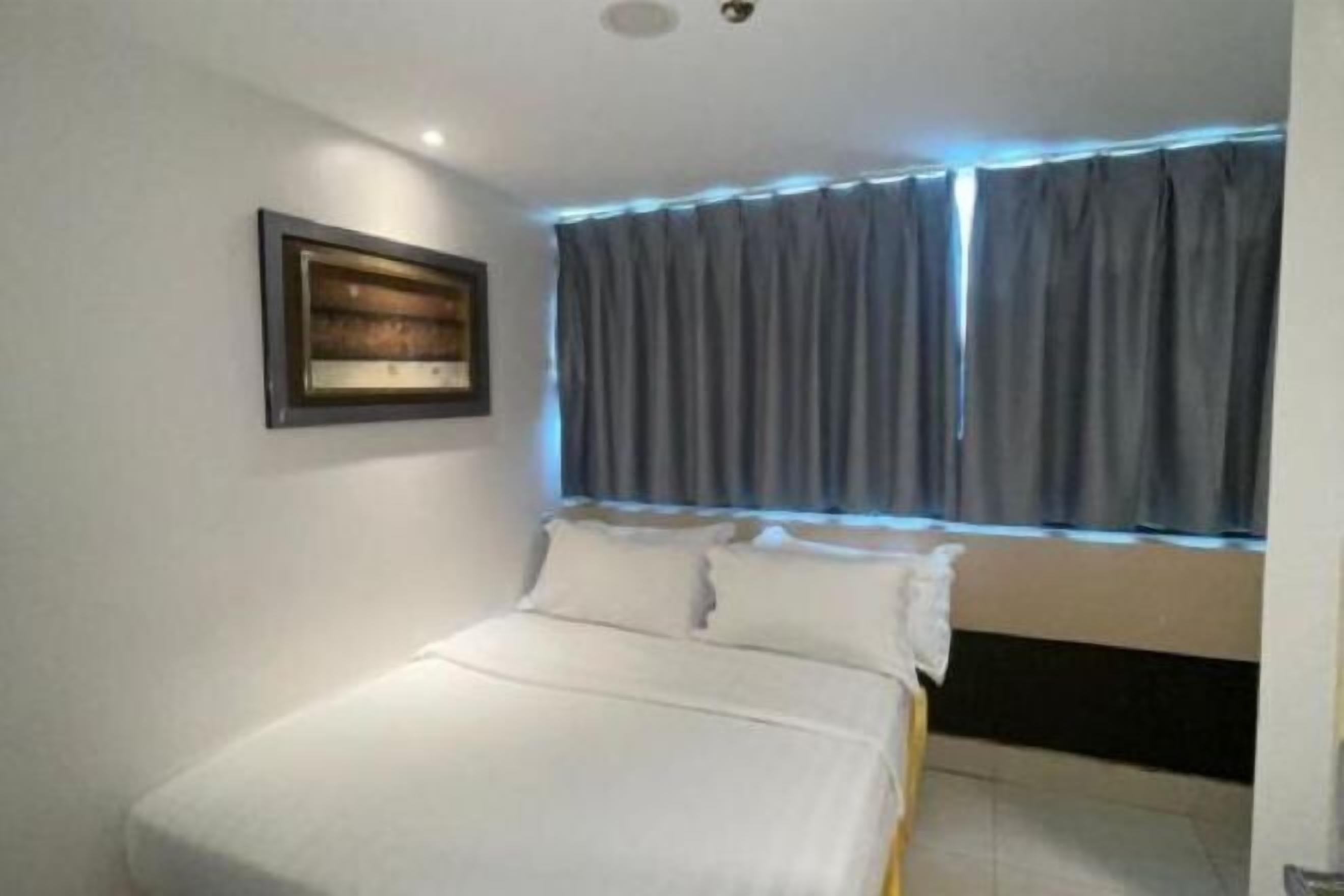 In-room safe, free WiFi, bed sheets