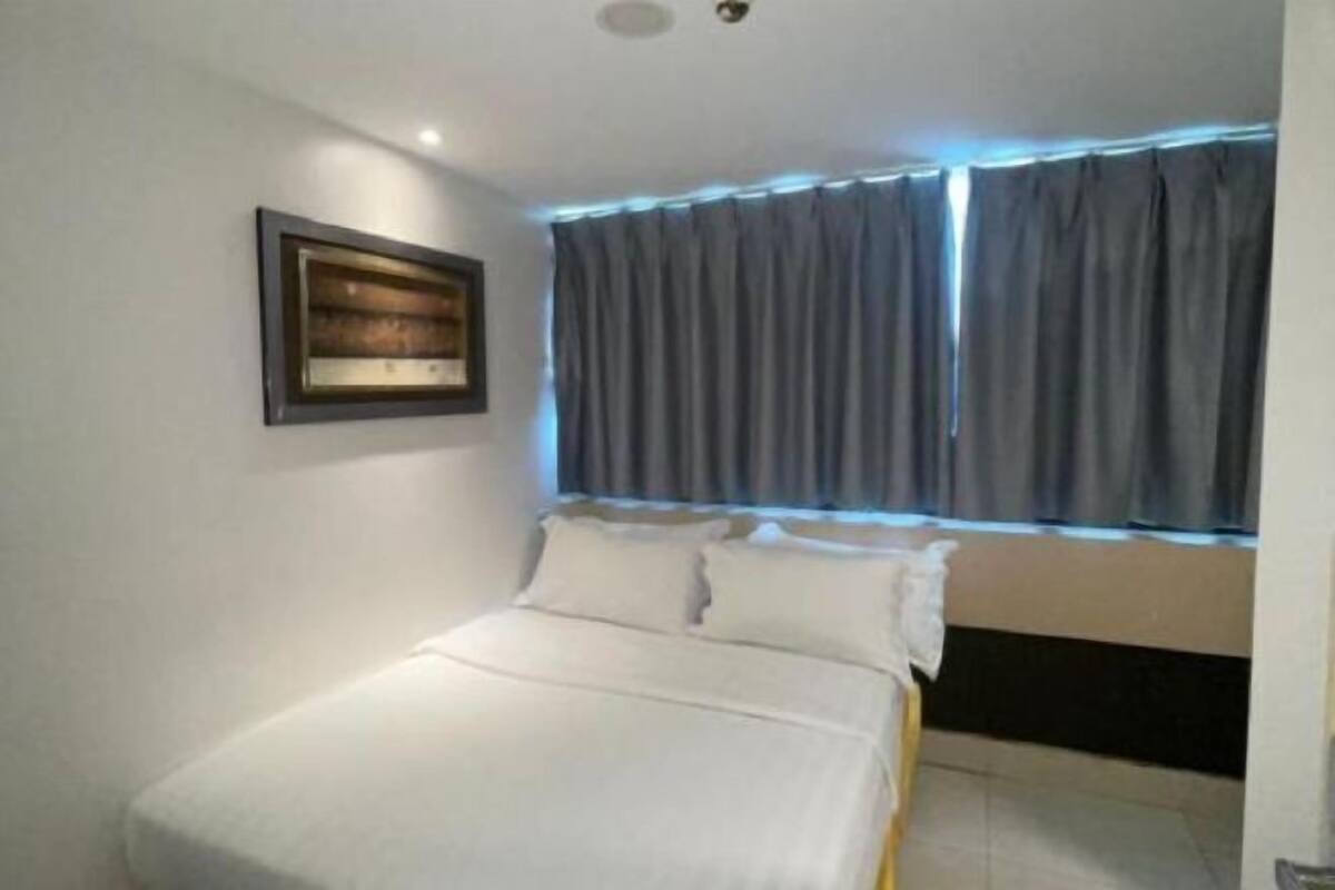 In-room safe, free WiFi, bed sheets