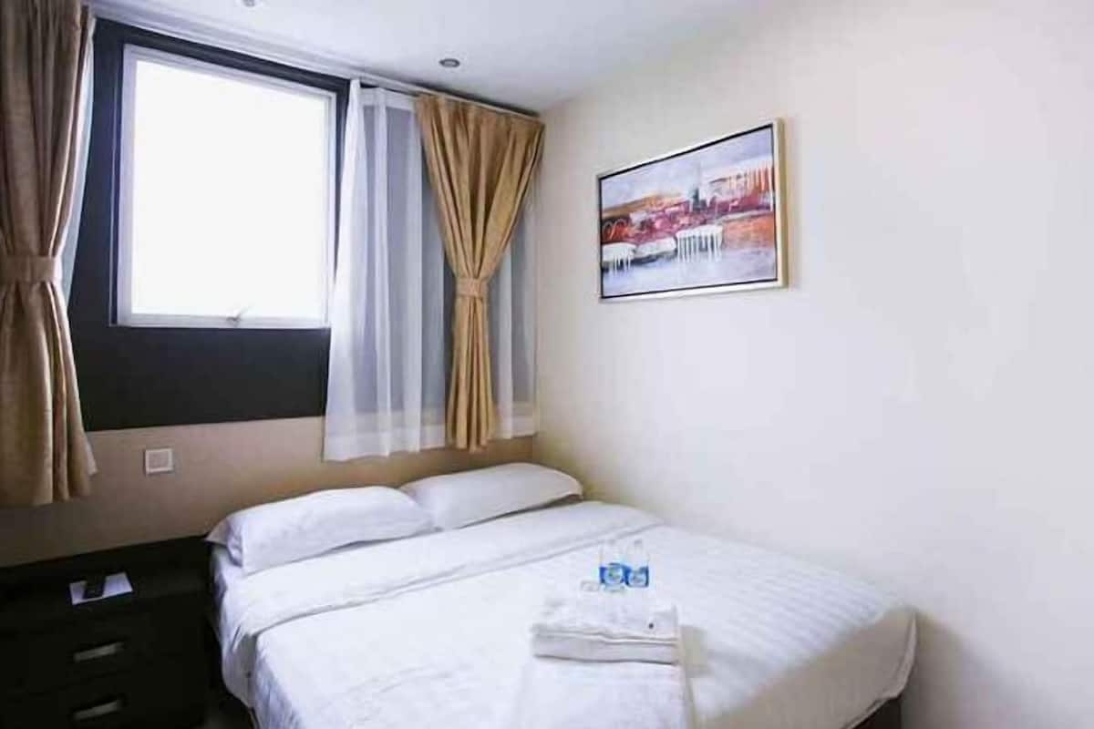 Caja de seguridad en la habitación, wifi gratis y ropa de cama