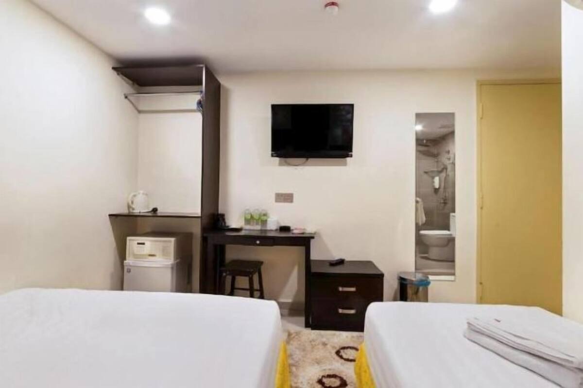 In-room safe, free WiFi, bed sheets