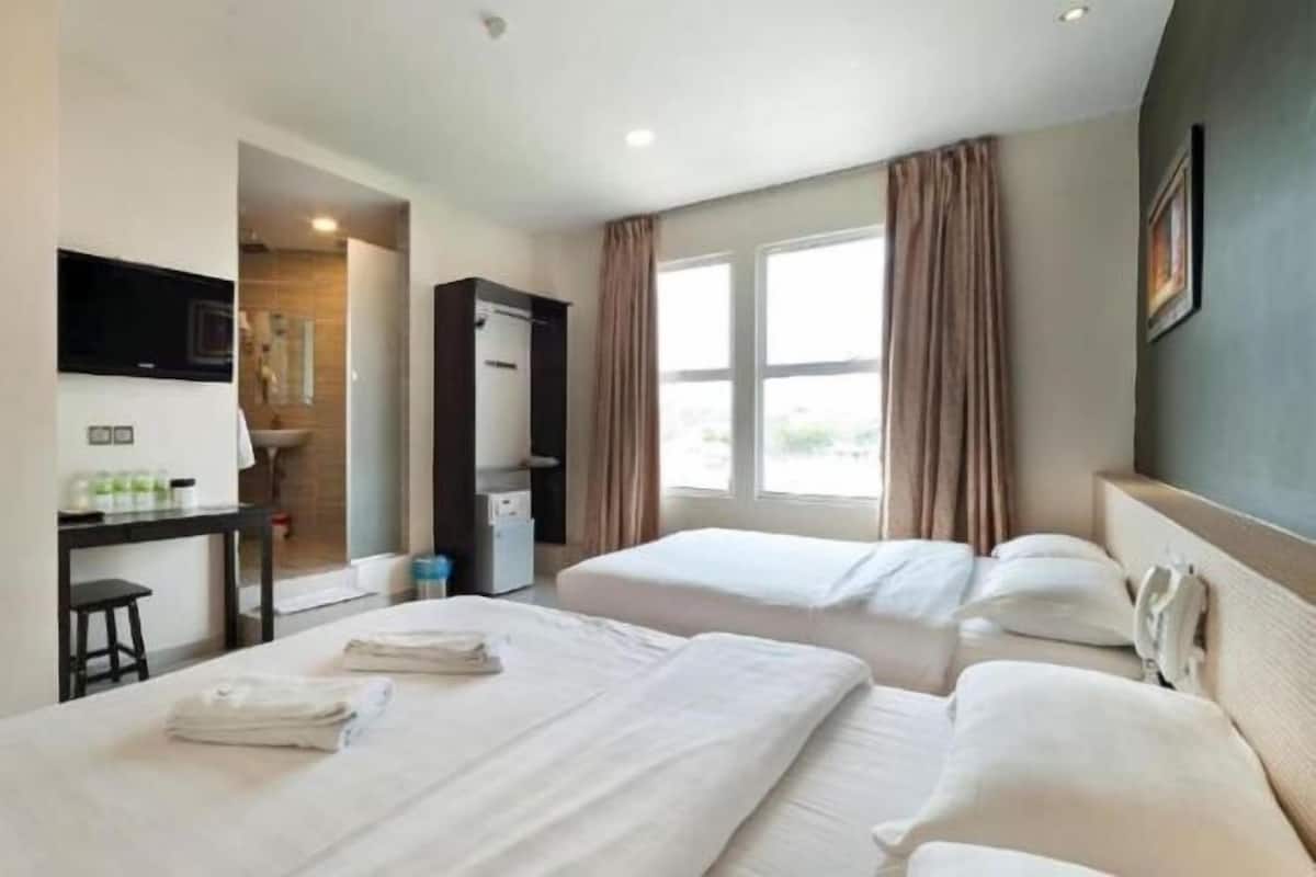 In-room safe, free WiFi, bed sheets