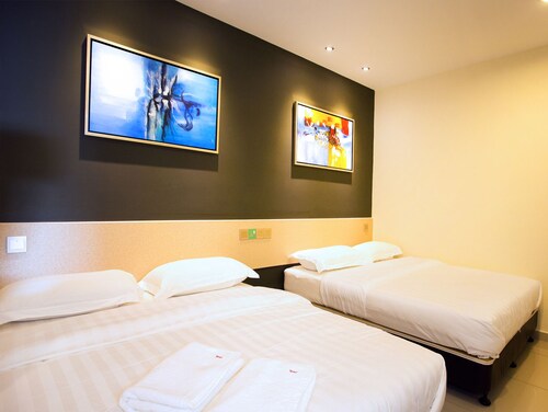 One Avenue Hotel, PJ