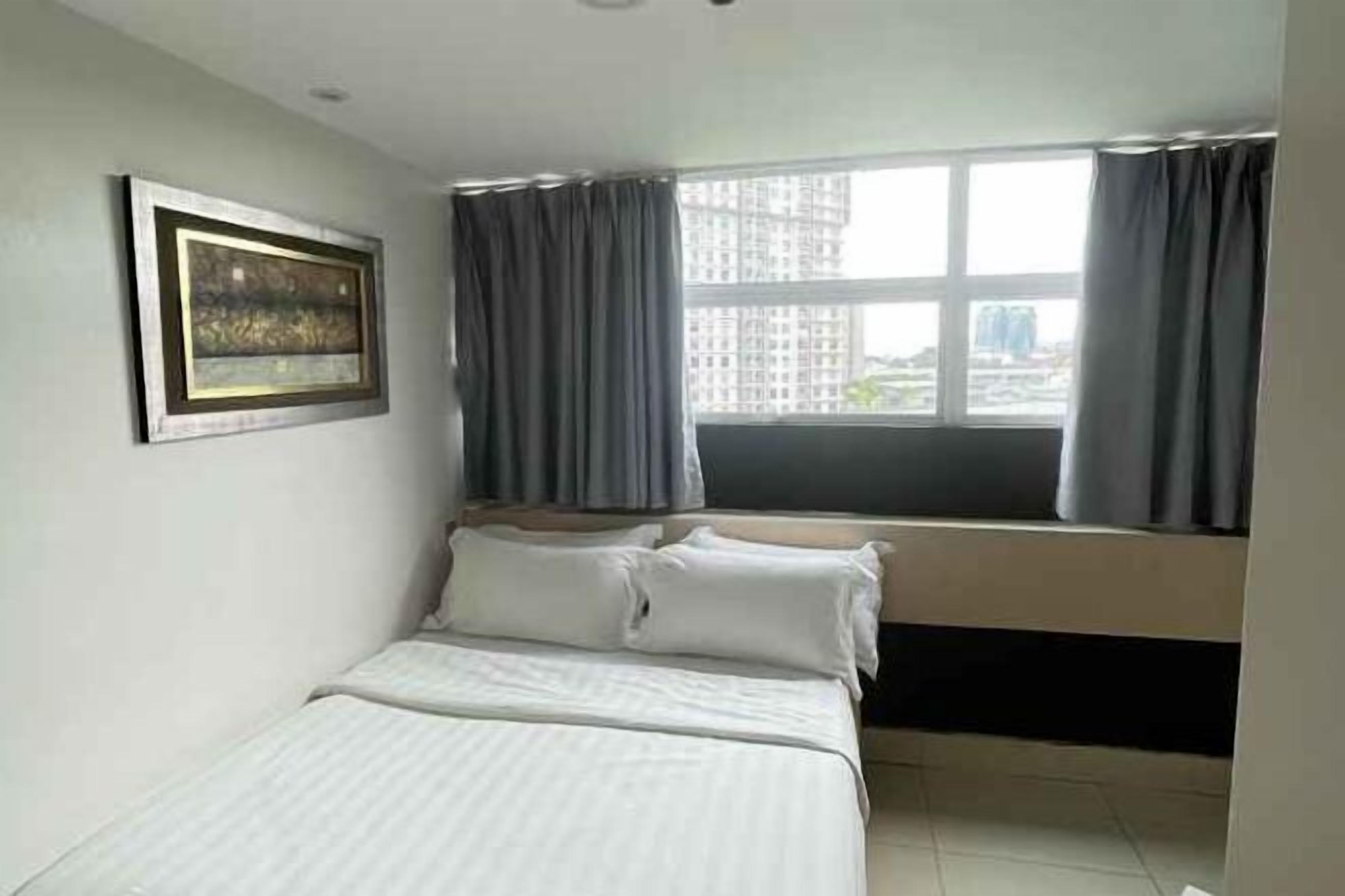 In-room safe, free WiFi, bed sheets