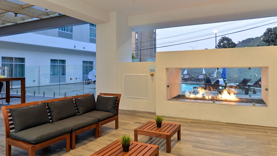 Holiday Inn Express & Suites San Diego - Mission Valley by IHG