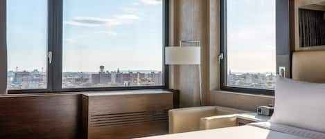 Standard Room, 1 King Bed (Verrazano Bridge View)