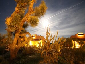 Boendets fasad - kväll/natt