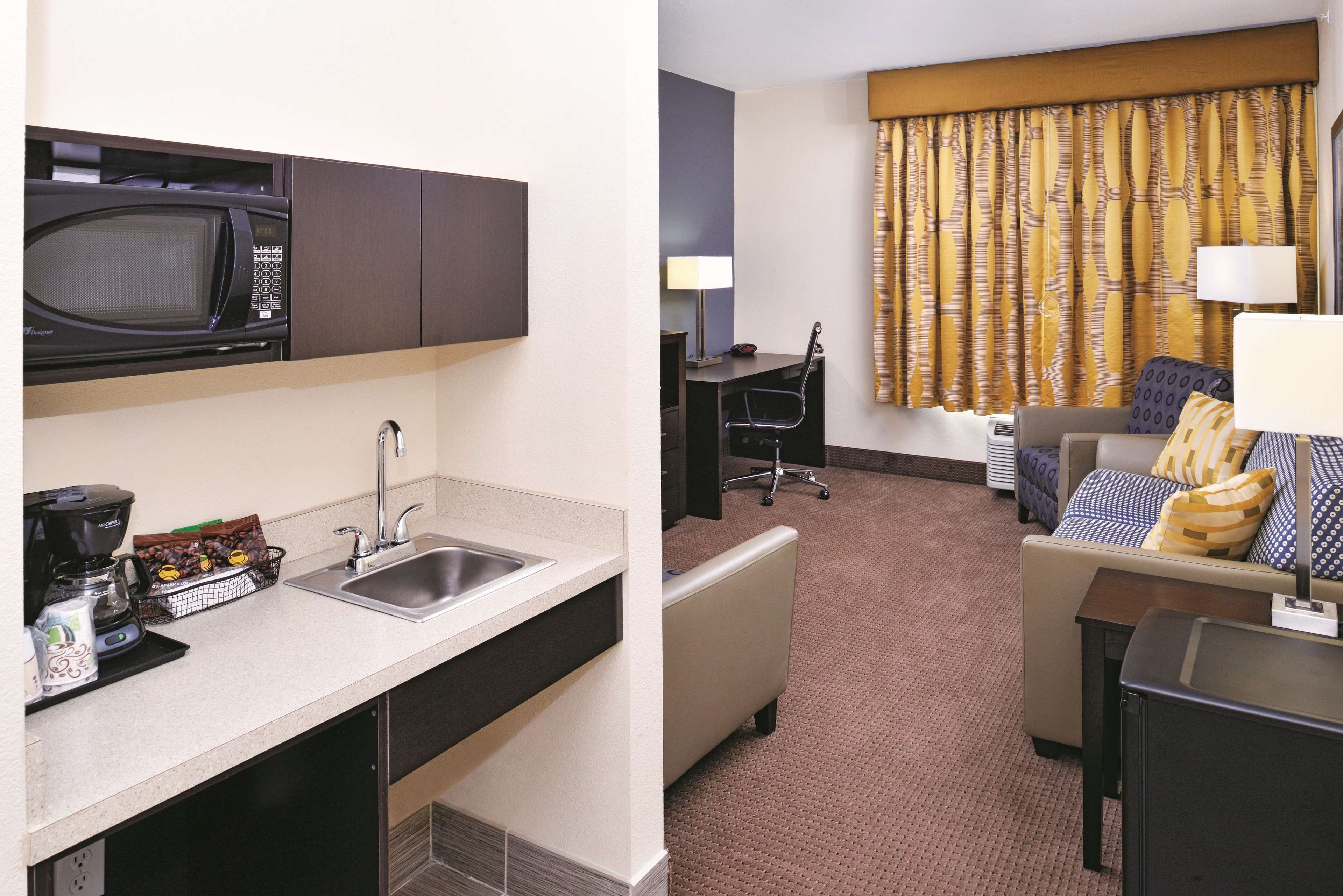 family suite, 1 king bed, accessible, non smoking (mob,hear,tub w/grab bars,countryside) | premium bedding, desk, iron/ironing board, free cots/infant beds