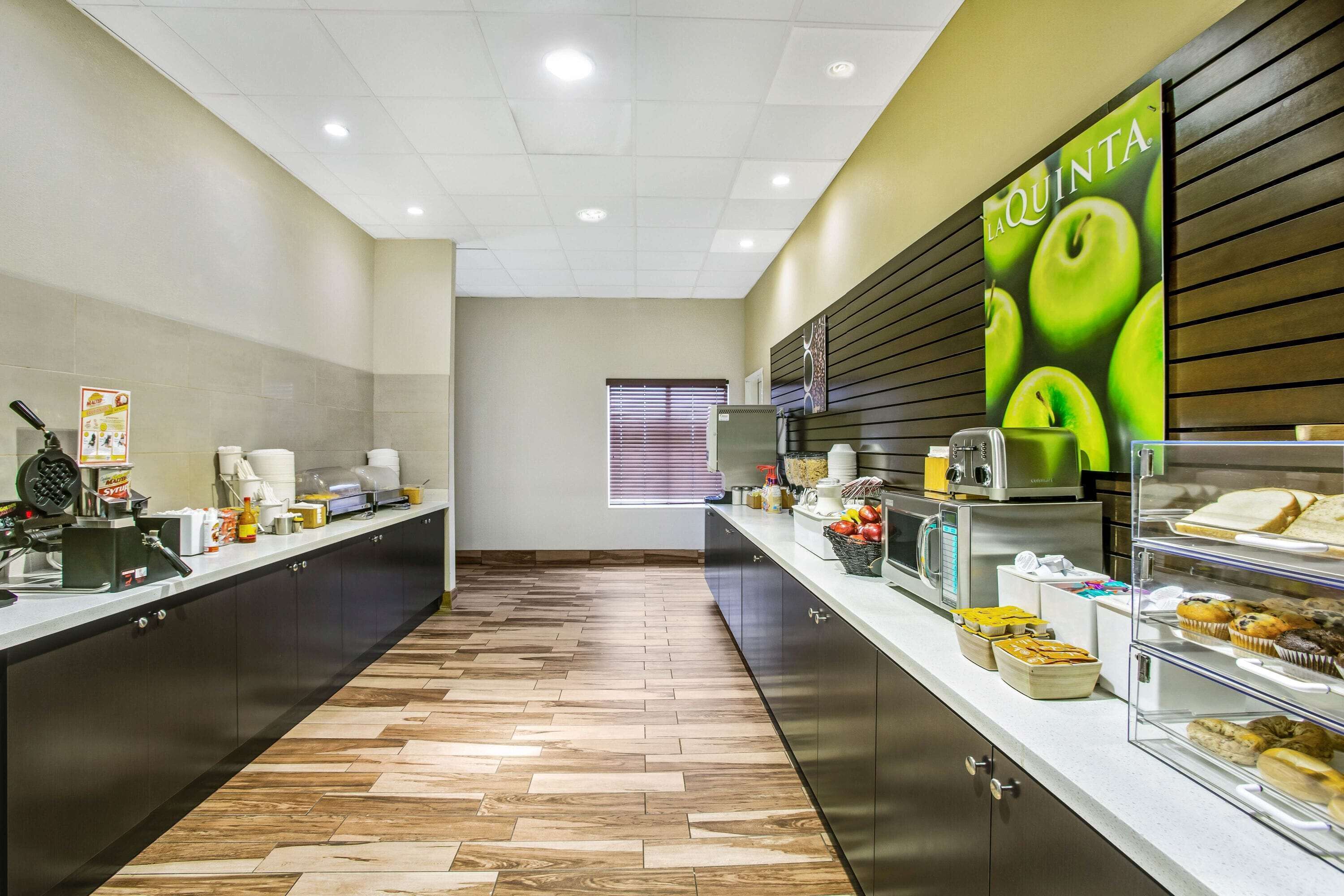 free continental breakfast