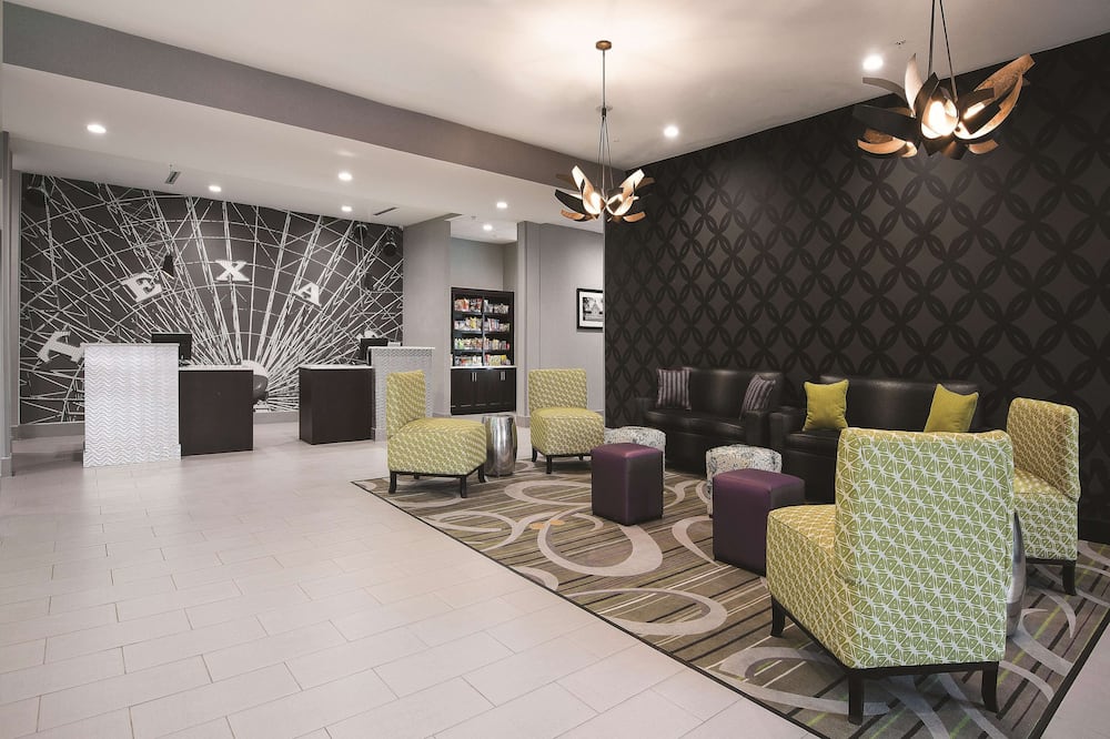 La Quinta Inn & Suites by Wyndham Fort Worth West - I-30