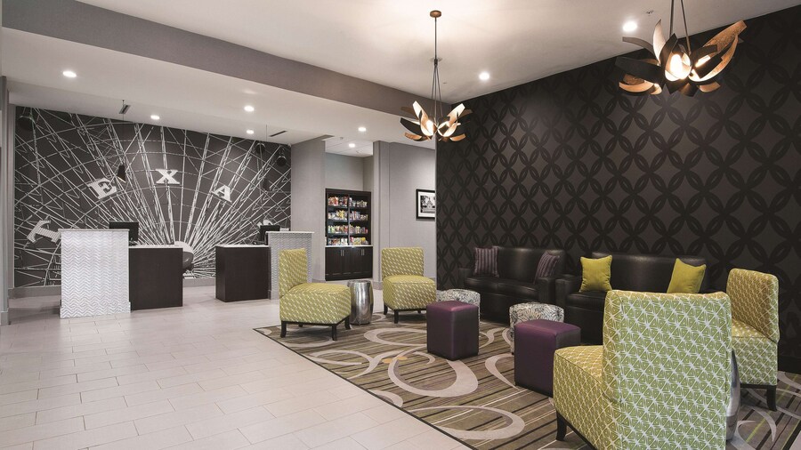 La Quinta Inn & Suites by Wyndham Fort Worth West - I-30