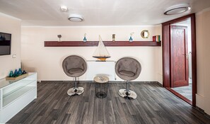 Suite (Captain's cabin) | Cortines opaques, bressols gratuïts i un bressol de viatge 