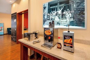 Free daily buffet breakfast  - TownePlace Suites by Marriott Bellingham (Bellingham)