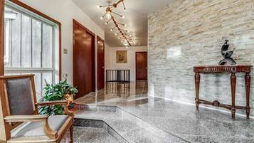 Sala de estar en el lobby