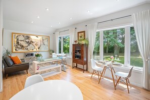 Free daily full breakfast 