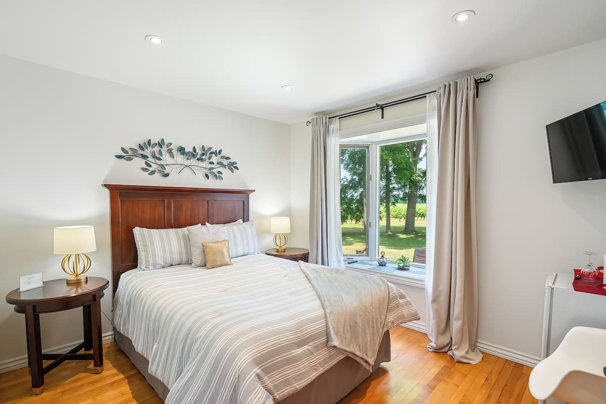Chestnut Room Queen Bed | Gratis wi-fi och sÀngklÀder