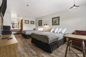 小屋 (Standard Double Queen) | 熨斗/熨板、免费 WiFi、床单