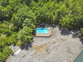 季节性开放的室外游泳池