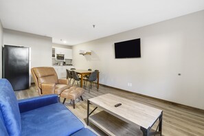 Lodge (2 Bedroom Kitchenette)