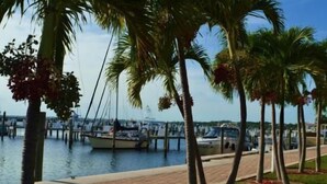 Property grounds - Smooth Sailing by Living Easy Abaco (Marsh Harbour)