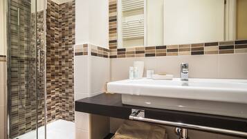 Room, 1 King Bed | Bathroom