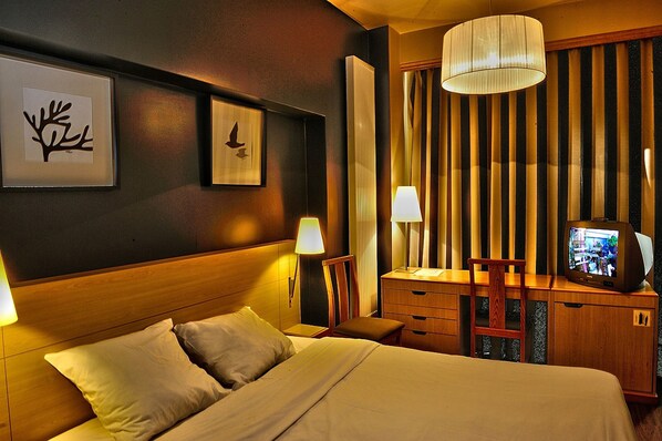 Double Room | 1 bedroom, desk, free WiFi, bed sheets